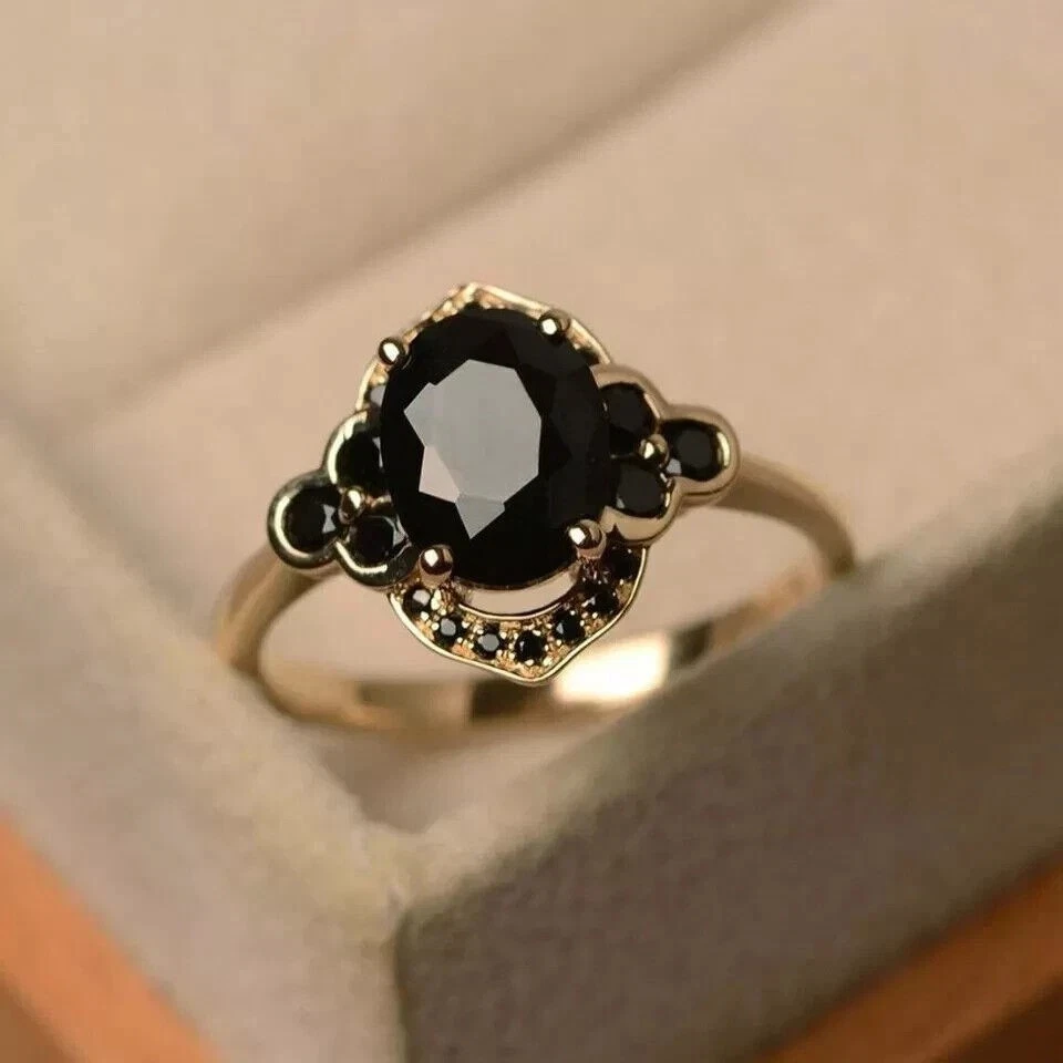 Anillo de compromiso de corte ovalado con acabado de oro amarillo de 14 k con diamantes negros Art Nouveau de 2,50 quilates Foto 1 de 1
