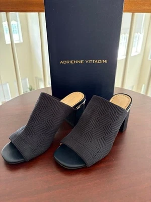 Sandalias Arielle Adrienne Vittadini azul marino tejido elástico (usadas) talla 6,5 Foto 1 de 4