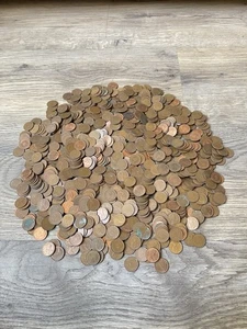 Job Lot 1.7KG of British Post Decimal Half Pennies - Picture 1 of 6