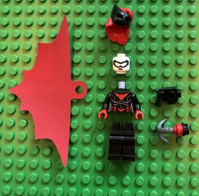 Lego Batman: Arkham Asylum BATWOMAN Minifigure Only 76300 - Image 1 of 2