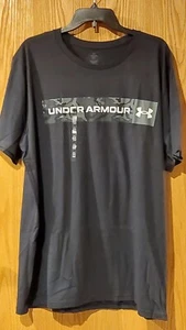 T-shirt uomo Under Armour mimetica a righe sul petto XXL 1376830 nera nuova con etichetta -4810 - Foto 1 di 3