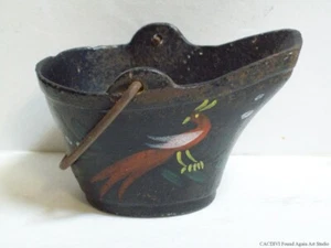 Cubo de ceniza de hierro fundido miniatura vintage cubo pintado a mano arte de pájaro Tole - Imagen 1 de 9