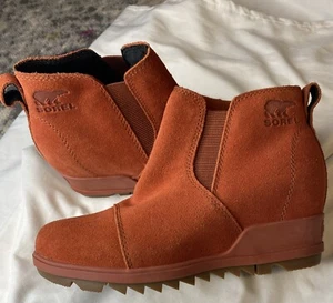 Sorel Evie Pull-On Wildleder Bootie Keilabsatz Stiefel Wasserdicht Rost/Orange Boho Neu Gr. 5 - Bild 1 von 12