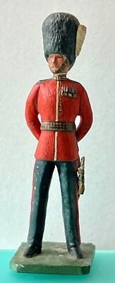 Guardias de granadero Greenwood y bola pedido de revisión plomo juguete soldado 54 mm Foto 1 de 4