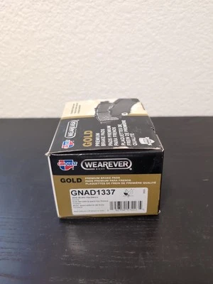 Juego de pastillas de freno de disco-Pastillas de freno traseras de cerámica dorada premium CARQUEST GNAD1337 Foto 1 de 3