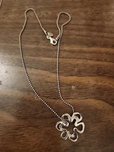 Retired Silpada Sterling Silver Openwork Stylized Flower Pendant Necklace N1347 - Picture 1 of 6