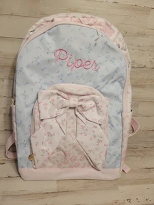 Pottery Barn Teen LoveShackFancy Prairie Bow Large Rucksack Monogram Piper - Bild 1 von 4