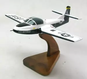 T-37 Tweet USAF T37 Flugzeug Schreibtisch Ofen getrocknet Mahagoni Holz Modell normal neu - Bild 1 von 1
