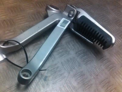 Suzuki VX800 VX 800 1990-1993 Right Hand Side Rear Footrest Hanger & Peg  - Изображение 1 из 4