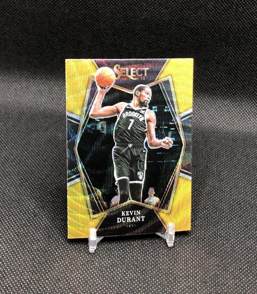 2021-22 Select Kevin Durant GOLD WAVE PRIZM PREMIER LEVEL VARIATION SSP No. 135 - Image 1 of 4