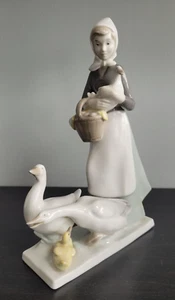 Carl Scheidig Porzellanfabrik Porcelain Figurine Peasant Girl Flock Of Geese - Picture 1 of 6