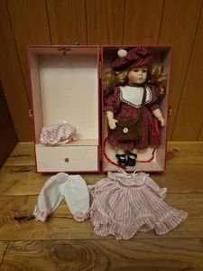 Vintage Atlas Editions Boxed Wardrobe Victorian Porcelain Doll With Clothes - Bild 1 von 12