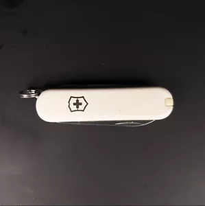 Swiss Army Knife Victorinox 58mm Classic SD Pocket Knife White Falling Snow - Picture 1 of 5