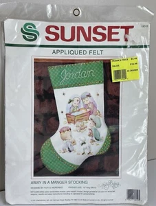 Vintage 1991 NOS Sonnenuntergang Applikation Filz 15 Zoll Strumpf Kit 18019 weg in einer Krippe - Bild 1 von 7