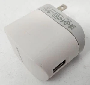 Belkin USB AC Wall Charger Adapter, F8Z630tt04 - Picture 1 of 4