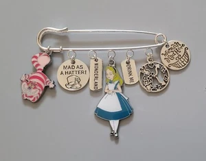 Alice in Wonderland kilt pin, brooch - Picture 1 of 1