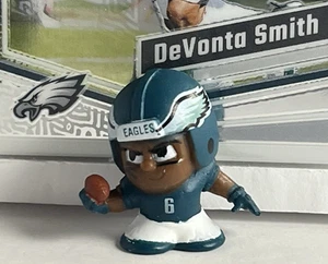 Figura DeVonta Smith NFL Teenymates 1" y base óptica Donruss 2023 #156. EAGLES WR - Imagen 1 de 13