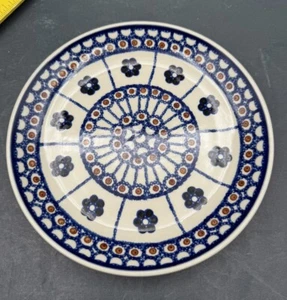 BOLESLAWIEC POLISH POTTERY -- 7.5 INCH ROUND FLOWER SALAD PLATE - Picture 1 of 3