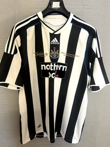 CAMISETA RARA XL PARA HOMBRE NEWCASTLE ADIDAS BOBBY ROBSON FOUNDATION GAME VS IPSWICH 2009 - Imagen 1 de 9