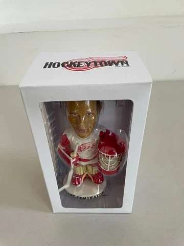 DOMINIK HASEK "THE DOMINATOR" DETROIT RED WINGS BOBBLE HEAD RARE VARIATION Cover