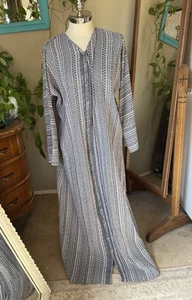 Boho grauer Morgenmantel/Maxikleid mit weißer Stickerei, 2X/3X - Bild 1 von 8