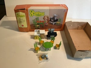 Mattel The Littles 1980 metallo pressofuso casa delle bambole mobili no bambola cucina - Foto 1 di 10