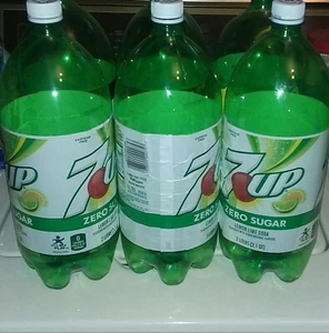 Bottiglie vuote di soda pop verde 2 litri artigianato, arte ecc. Confezione 6 bottiglie - Foto 1 di 2