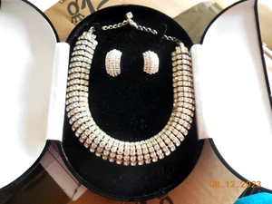 John Richard of London - Necklace & Earrings - Black Fitted Velvet Box - Gift. - Picture 1 of 10