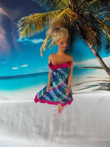 Barbie Puppe, mit bunten Kleid, blonde lange Haare - Bild 1 von 1