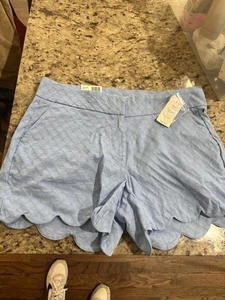 Crown & Ivy Shelby Textured Stretch Mid Rise 4" Scallop Hem Shorts Ice 4 New - Bild 1 von 6