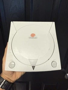 SEGA Dreamcast HKT-3020 Home Console - White - Powers Up Not Tested - Picture 1 of 8