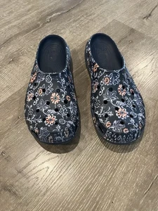 Zuecos Crocs para mujer con gráficos de vela libre azul marino estampado floral zapatos de mula talla 10 - Imagen 1 de 7