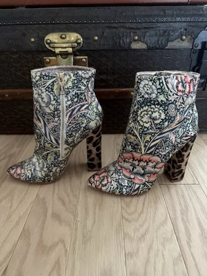 Botines Just Cavalli estampado leopardo y William Morris 39  Foto 1 de 4