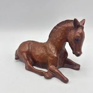 Vtg Red Mill Colt Foal Crushed Pecan Shell Horse Figurine 1997 Laying Down 477 - Picture 1 of 7