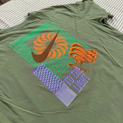 Nike To The Light Graphic Tee XXL Loose Fit Olive Green Psychedelic Print Tshirt - Image 1 of 4