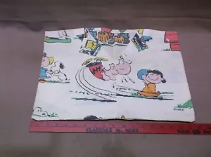 1971 VINTAGE WHITE CLOTH MATERIAL PEANUTS CHARLIE BROWN SNOOPY LUCY LINUS - Picture 1 of 16