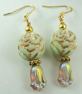 Weiche Türkis geätzte tschechische Blumen mit Knospe Ohrringe Handarbeit Schmuck - Bild 1 von 1