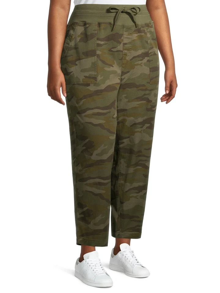 Terra & Sky Women's Plus Size Cargo Utility Capri Camo Green 1X (16W-18W)