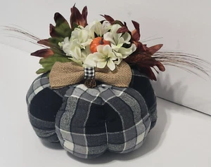 Centrotavola tessuto a quadri bianco nero zucca autunno composizioni floreali decorazione - Foto 1 di 5