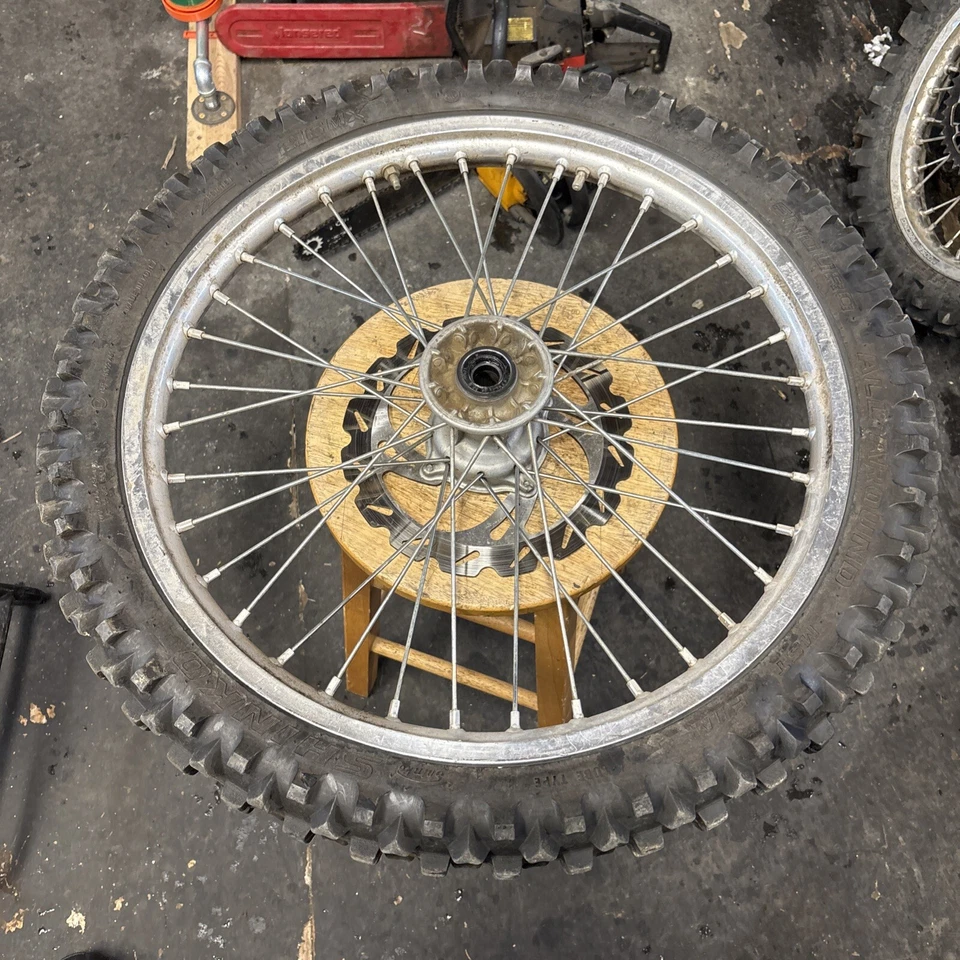 2004 04-06 Suzuki RMZ250 (04-05 KX250F llanta delantera buje piñón neumático Foto 1 de 4