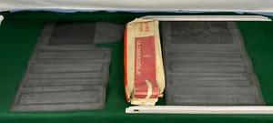 Nuevo de lote antiguo 1968 Olds 88/98 accesorios par de tapetes de piso delantero midnite dorado 982919 - Imagen 1 de 6
