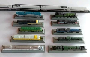 Modellbahn Spur N Lokomotiven, Konvolut 14 Teile, Standmodelle, 1:160, Sammlung. - Bild 1 von 13