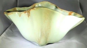Vintage METLOX Pottery Ruffled Fan Mint Green and Tan Vase - Picture 1 of 5