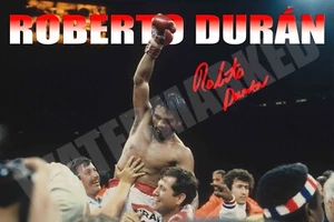 Roberto Duran Boxing World Champion large signed 12x18 in poster Hands of Stone - Picture 1 of 4