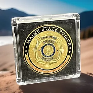 MAINE STATE POLICE TROOPER ST MICHAEL Challenge Coin Case Included! - Foto 1 di 15