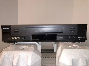 Toshiba W-614 VHS VCR Lettore 4 Testine HiFi Stereo Nero Senza Telecomando TESTATO - Foto 1 di 6