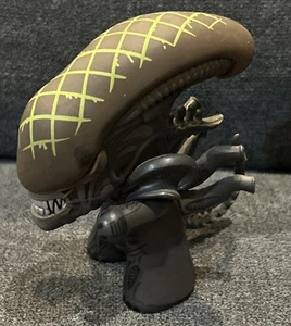 AVP Alien Vs Predator Xenomorph Drone Titans Vinyl Figure Collectible 2015 - Picture 1 of 10