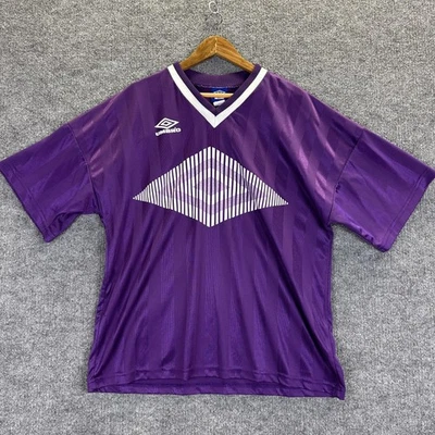 Camisa Umbro masculina vintage XL roxa logotipo geométrico camisa de futebol feita nos EUA anos 90 - Imagem 1 de 4