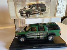 "Thomas Kinkade Maßstab 1:18 Chevy Suburban Green 2500 SUV LKW ""Almost Heaven"""