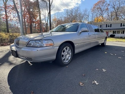 2006 Lincoln Town Car EXECUTIVE LIMOUSINE - Image 1 of 4